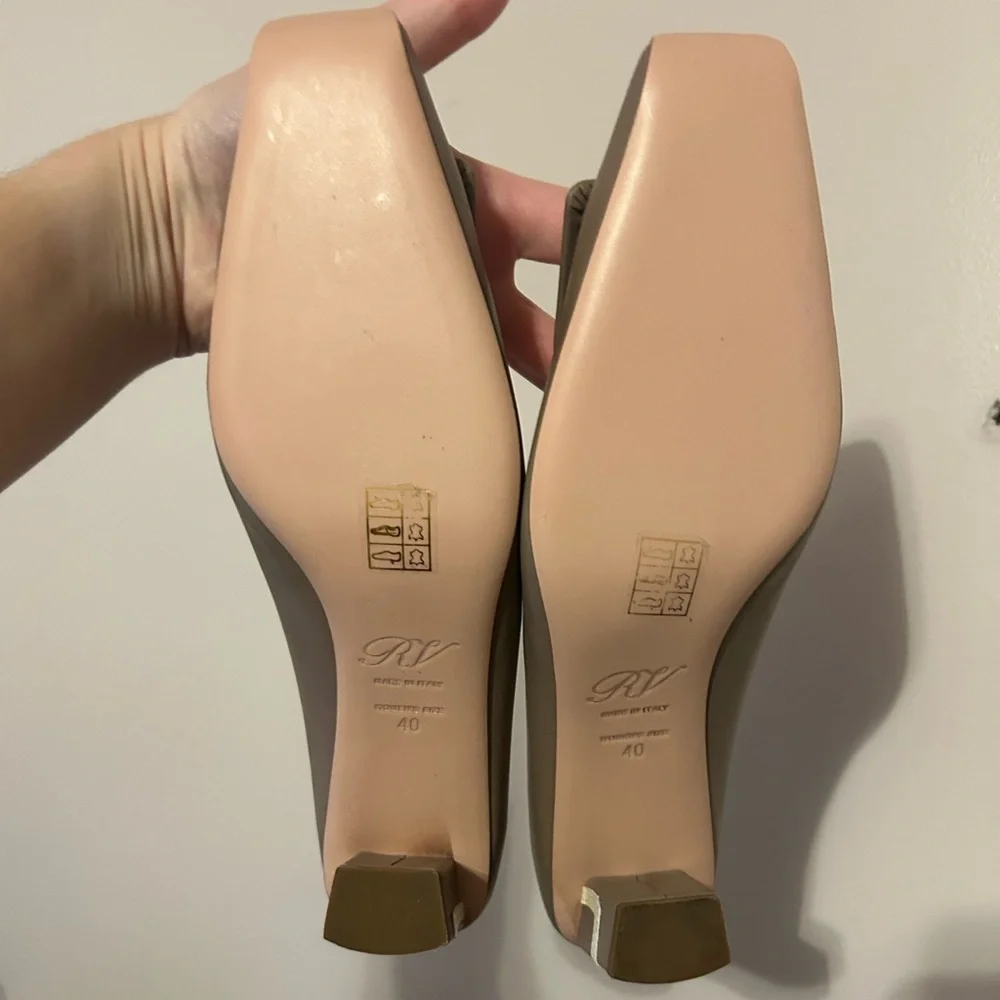 Roger Vivier Beige Square-Toe Flats - Picture 3 of 7